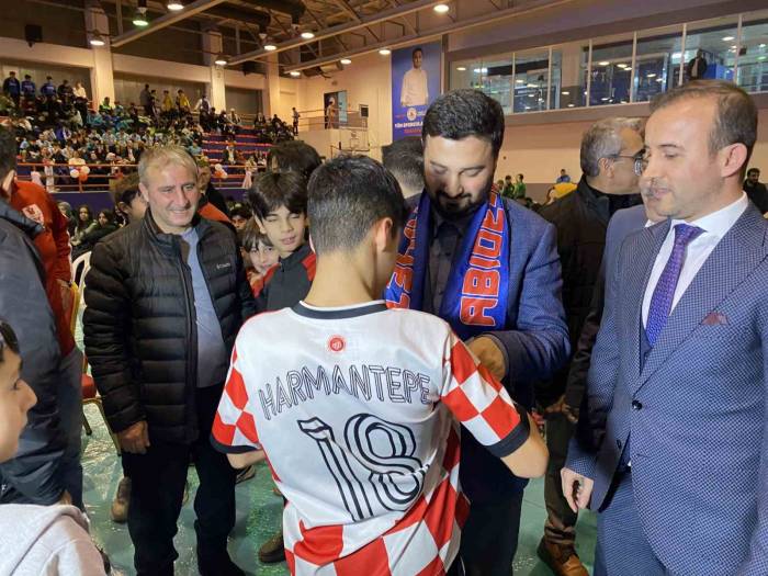 Kağıthane Belediyesi’nden Amatör Spor Kulüplerine Destek