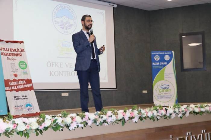 Büyükşehir’in Mutlu Evlilik Akademisi’nde 97 Kişi Sertifikasını Aldı