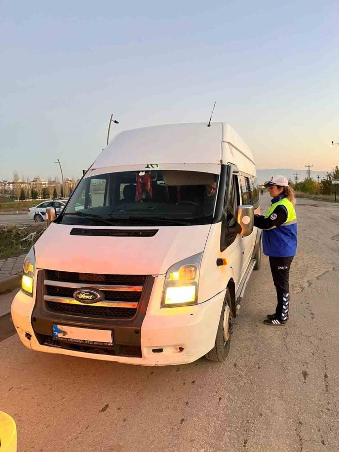 Büyükşehir, Salihli’de Servis Araçlarını Denetledi
