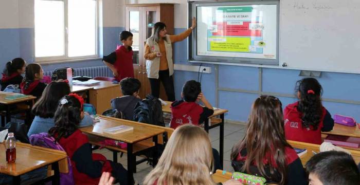 Ortaokul Öğrencilerine, "Gıda Güvenilirliği, Gıda Kayıpları Ve İsrafı" Konularında Eğitim Verildi