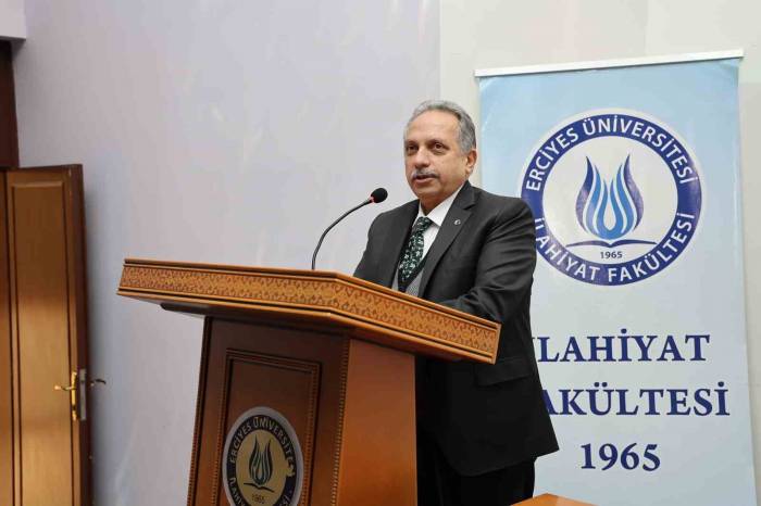 Başkan Yalçın İlahiyat Öğrencileri İle Buluştu