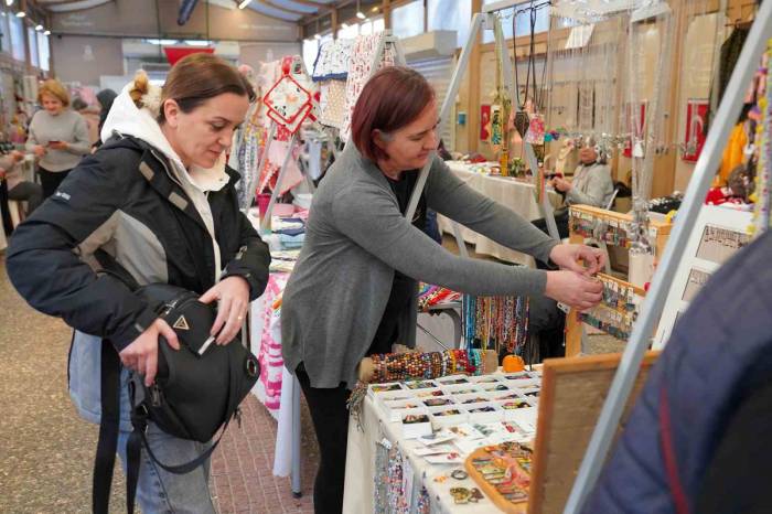 Hanımeli Sokak’ta Yılbaşı Yoğunluğu