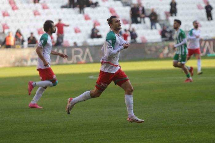 Tff 3. Lig: Karşıyaka: 3 - Sapanca Gençlik: 2