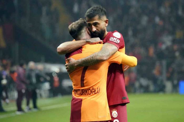 Trendyol Süper Lig: Galatasaray: 1 - Fatih Karagümrük: 0 (İlk Yarı)