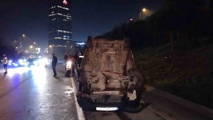 Ümraniye’de Virajı Alamayan Otomobil Takla Attı: 1 Yaralı