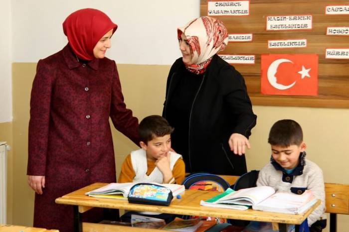 Hanımlardan Köy Okullarına Ziyaret