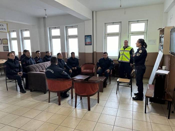 Jandarma; Trafik Eğitim Ve Seminerlerini Sürdürüyor