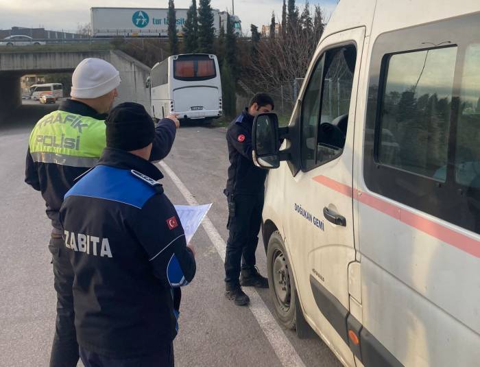Altınova’da Servis Araçları Denetlendi