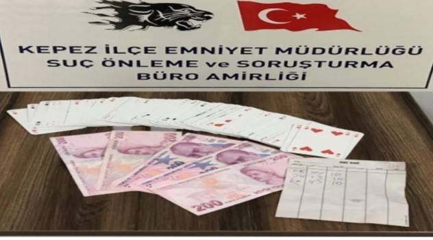 Antalya’da Yılbaşı Öncesi 88 Litre Kaçak Alkol Ele Geçirildi