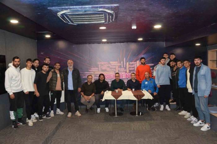 Okt Trailer Işıklıspor Transfer Görüşmelerine Başladı