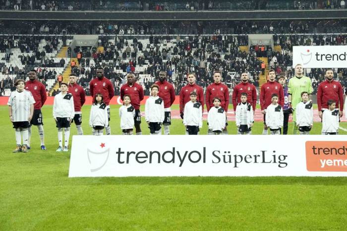 Beşiktaş, Alanyaspor Karşısında 4 Değişiklikle Sahaya Çıktı