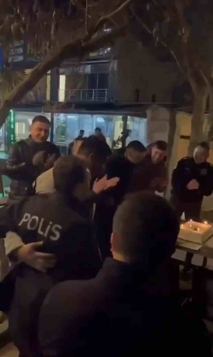 Meslek Hayatının Son Görevinde Pastalı Sürpriz