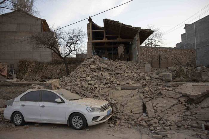 Çin’deki Deprem Felaketindeki Can Kaybı 135’e Yükseldi