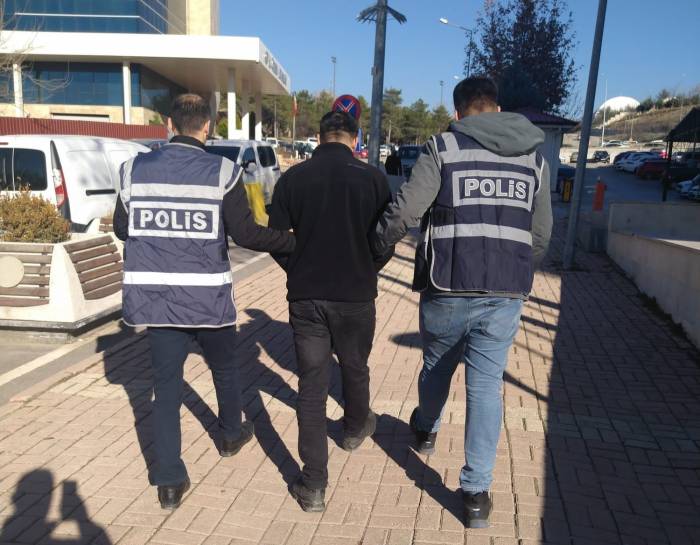 Elazığ’da 26 Yıl Kesinleşmiş Hapis Cezası Bulunan 3 Zanlı Tutuklandı