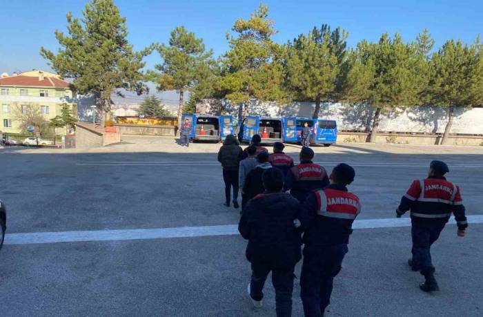 Kırsaldaki Evlerden 800 Bin Liralık Malzeme Çalan 3 Şüpheli Tutuklandı