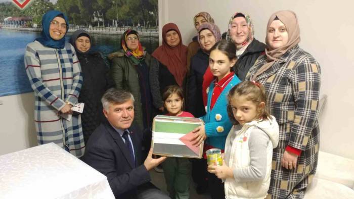 Köyceğiz’de Minik Öğrencilerden Kocaman Yardım