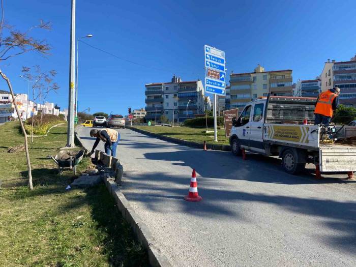 Kuşadası Belediyesi Bozulan Yolları Onarıyor