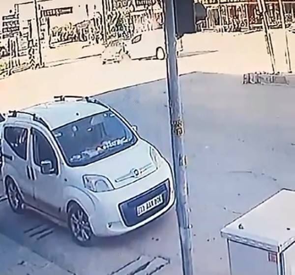 Trafik Kazası Güvenlik Kamerasına Yansıdı