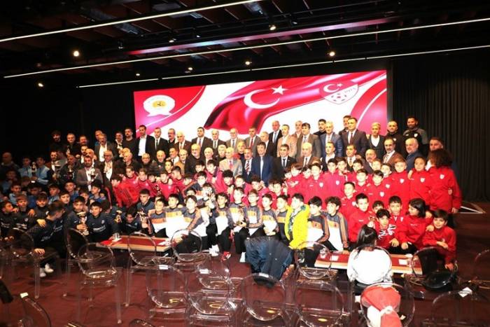 Amatör Futbolda Ödüller Sahibi Buldu