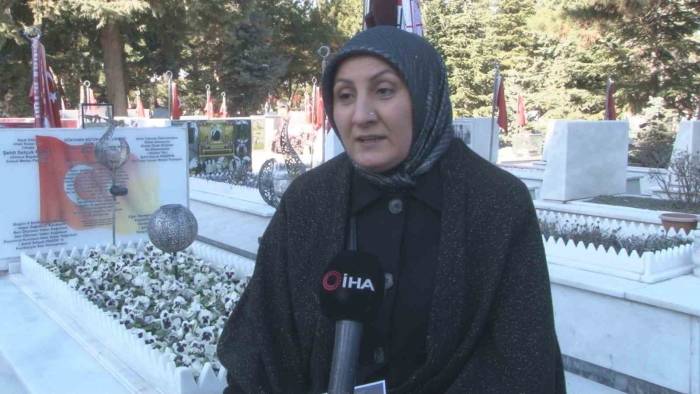 Tabuta Sığmayan Şehidin Annesinden İmamoğlu’na: “Benim Çocuğum Reklam Malzemesi Değil”