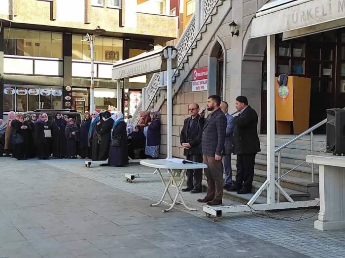 Umre Kafilesi Dualarla Uğurlandı