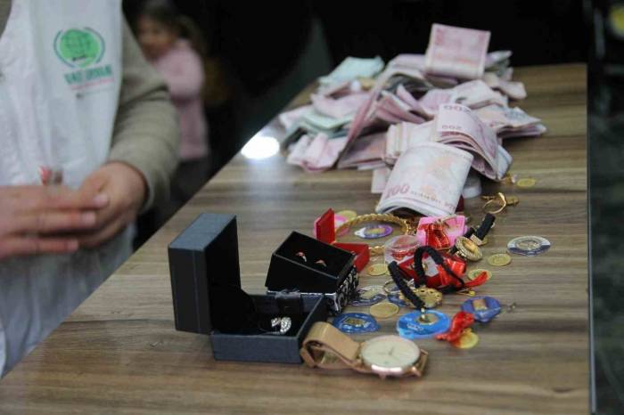Vanlı Kadınlar Ziynet Eşyalarını Gazze’ye Bağışladı