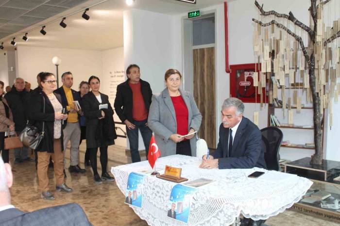 Şair Çelik, İki Şiir Kitabını Okuyucu İle Buluşturdu