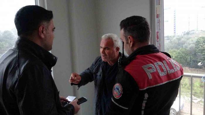Evini Zamanında Teslim Alamayınca Benzin Döküp Kendisini Yakmaya Çalıştı