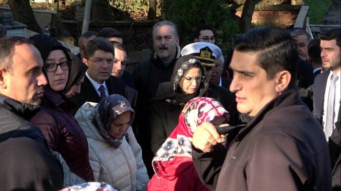 Adalet Bakanı Tunç’un Gözleri Önünde Baygınlık Geçirdi