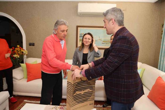 Başkan Oktay, Gazi Ve Şehit Yakınlarını Unutmadı