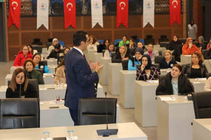 Tekden Hastanesi, Pamukkale Belediyesinin Kadın Çalışanlarını Bilgilendirdi