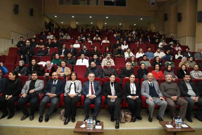 Erü’ De “Türkiye Yüzyılı’nda Güvenli Ve Yeşil Yapılar” Konulu Panel Düzenlendi