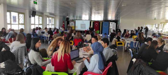 Türkiye’de İlk Defa Yerel Etwinning Hackathon İzmir’de Yapıldı