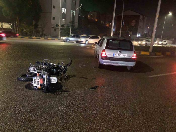 Karabük’te Motosikletle Otomobil Çarpıştı: 1 Yaralı