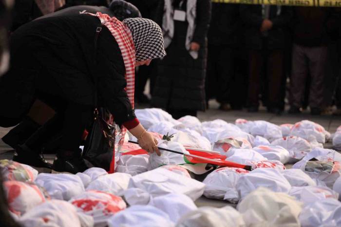 Konyalı Kadınlardan İsrail’e "Bebek Kefenli" Tepki