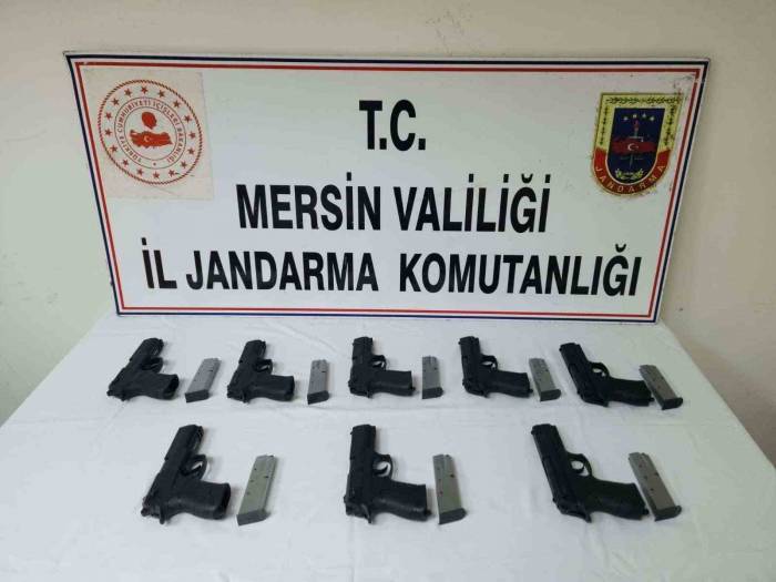 Mersin’de Kaçak 10 Tabanca Ele Geçirildi