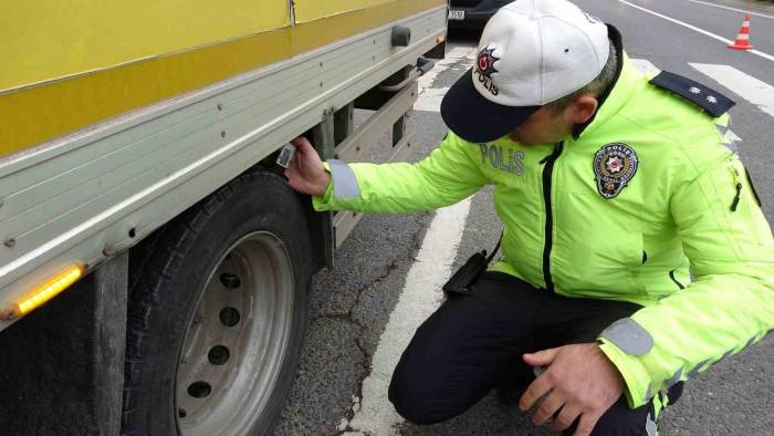 Emniyetin Kış Lastiği Denetimi Sürüyor