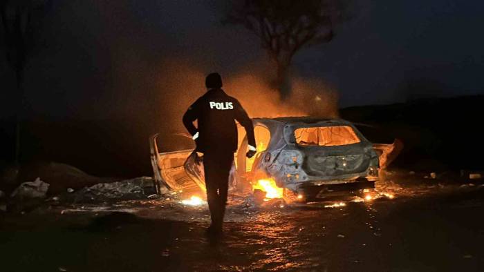 Chp Sultangazi Gençlik Kolları Yardımcısı’na Yapılan Saldırıda Kullanılan Araç Ve Silahlar Ormanlık Alanda Kundaklandı