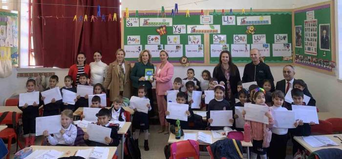 Tika’nın Katkılarıyla Kktc’de Birinci Sınıf Öğrencilerine Kitap Dağıtımı Gerçekleştirildi