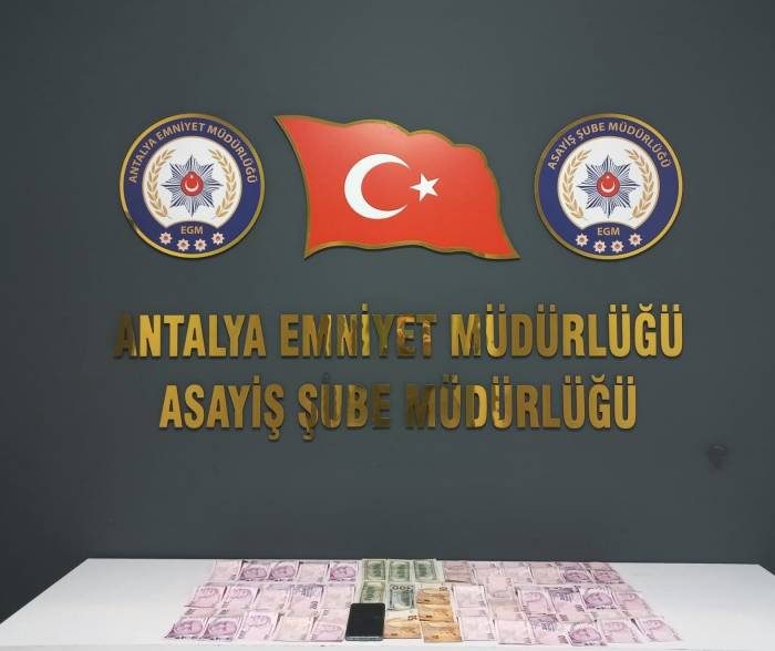Kendilerini Polis Savcı Olarak Tanıtıp Dolandırıcılık Yapan 2 Şüpheli Yakalandı