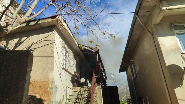 5 Çocuğu İle Alevler Arasından Çıktı