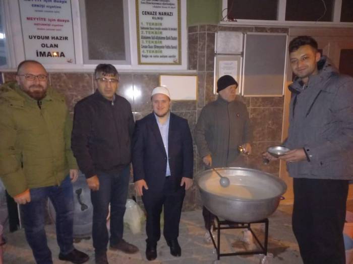 Down Sendromlu Muhtar Adayı Mücahit Kırdaş Her Sabah Camilerde Çorba Dağıtıyor