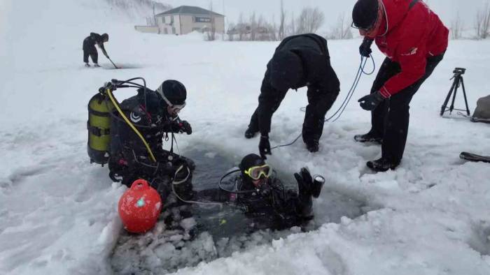 Palandöken Kayak Merkezi’nde Yüksek İrtifa Buz Altı Dalışı