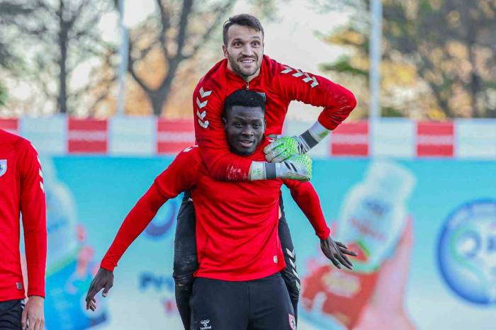 2 Dönem Transfer Yasağı Alan Samsunspor, Kiralık 15 Oyuncusunu Kadroya Çağırabilir