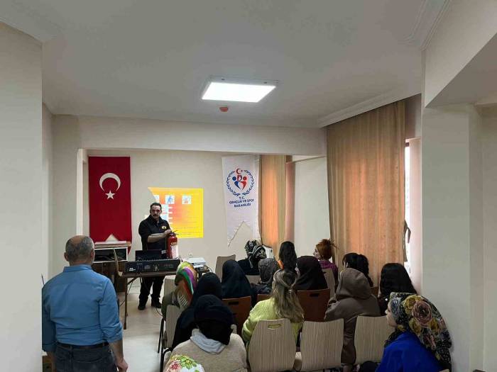 Kars’ta İtfaiyeden Yangın Eğitimi Ve Tatbikatı