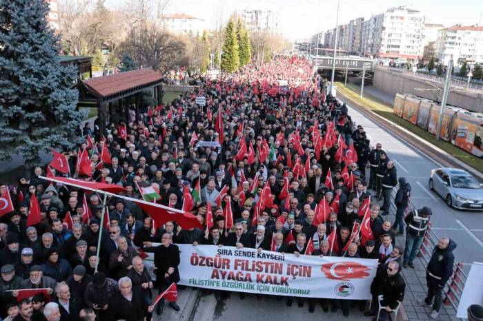 Kayseri’de Binlerce Kişi Filistin’e Özgürlük İçin Yürüdü