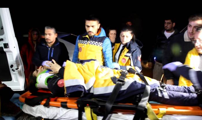 Manisa’da Ambulansın Karıştığı Kazada 1 Kişi Öldü, 4 Sağlık Personeli Yaralandı