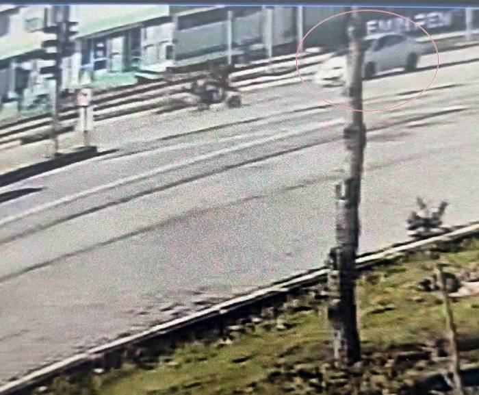 Motosiklete Çarpmamak İçin Manevra Yapınca Olanlar Oldu: O Anlar Kamerada