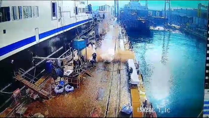 Tuzla Tersanede Gaz Kapağı Bomba Gibi Patladı