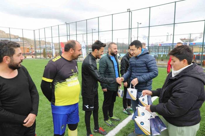 İpekyolu Belediyesi’nin Birimler Arası Futbol Turnuvasında Final Coşkusu Yaşandı